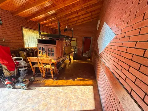 Casa 5 ambientes con 2 baños