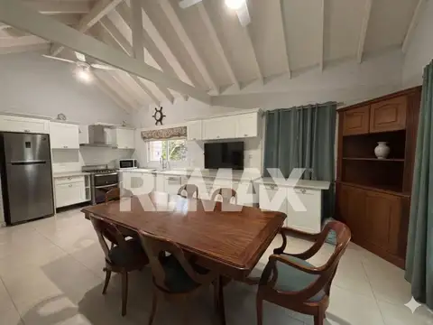 Casa en Venta con 4 cocheras
