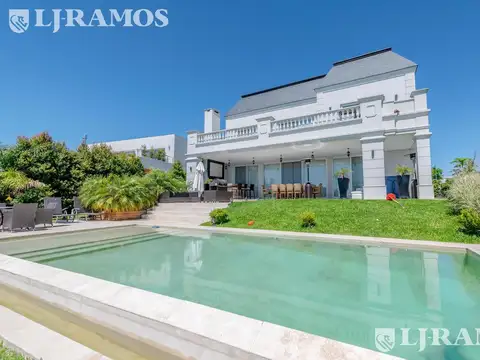 Hermosa casa estilo francés en Muelles, Puertos del Lago