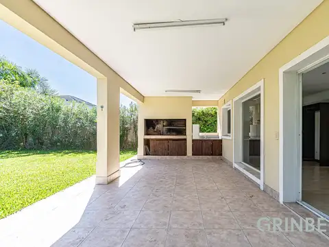Casa 5 ambientes con 3 baños