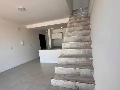 Flores De Estrada 5000, Piso 4/5