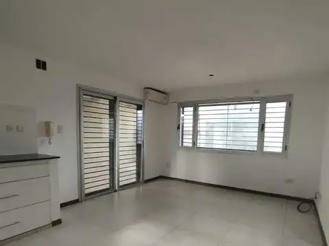 Casa en Alquiler con 2 cocheras