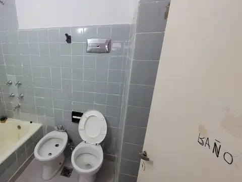 DOS AMBIENTES LUMINOSOS, BAÑO COMPLETO, COCINA SEPARADA