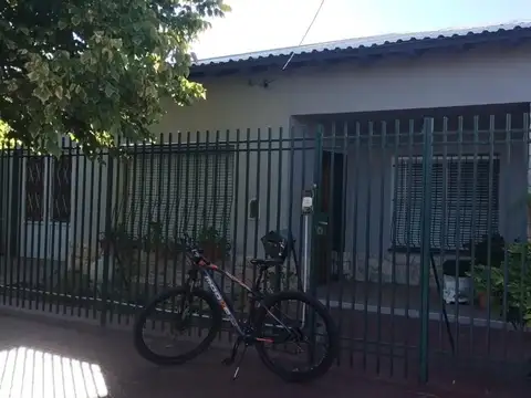 Lisandro De La Torre (a 260m Parque Irigoyen) 200
