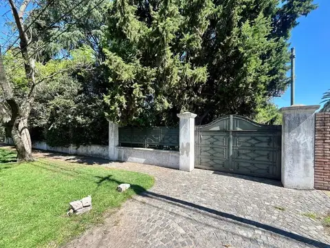 Lote sobre Machado angosto de 724mts2