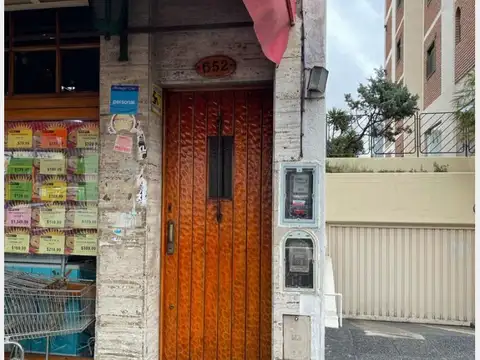 ALQUILER COMERCIAL PRIMER PISO AL FRENTE SOBRE AV DE MAYO