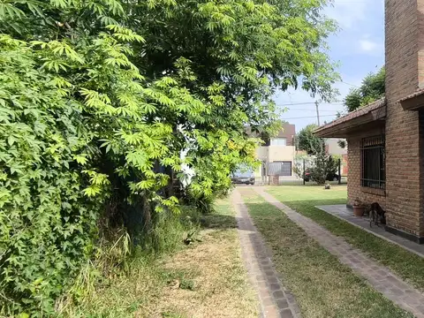 Casa 7 ambientes con 3 baños