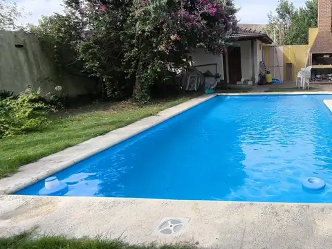 Casa en  venta, 4 dormitorios, quincho, piscina, parque, jardín,  San Carlos, Gambier, La Plata