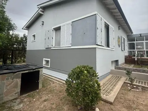 Casa 6 ambientes con 5 baños