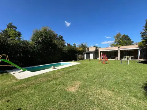CASA VENTA BARRIO MASCHWITZ VILLAGE PILETA JARDIN