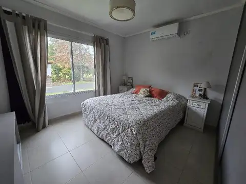 CASA VENTA BARRIO MASCHWITZ VILLAGE PILETA JARDIN