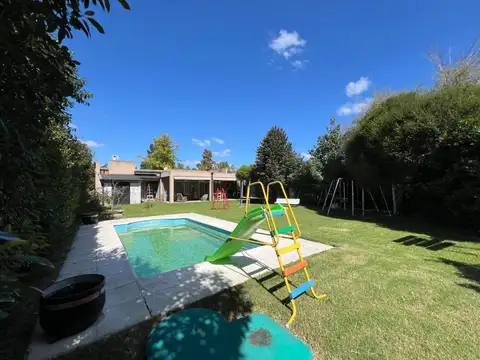 Casa de Una Planta en Maschwitz Village | 2 Dormitorios | Jardín, Pileta y Excelente Ubicación