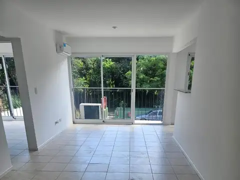 Av Centenario 2400, Piso 1°