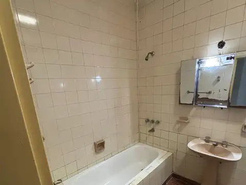 Casa 7 ambientes con 2 baños