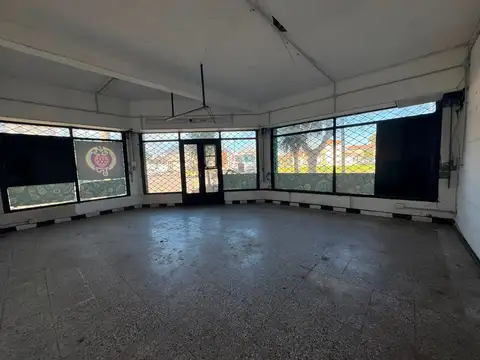 Local en Alquiler en Mundialista, $ 600.000