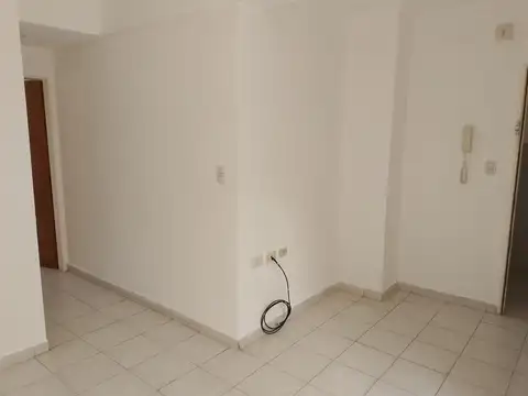 Departamento en Alquiler en Área Centro Oeste, $ 900.000