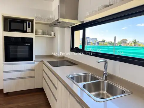 Casa en Alquiler al Este
