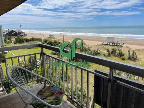 Departamento 4 ambientes con cochera semicubierta para 2 aut