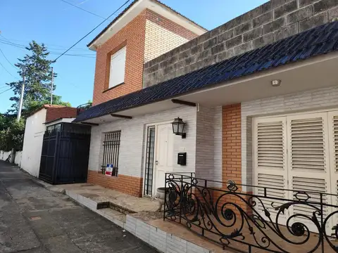 CASA CON EXCELENTE UBICACION,ZONA CENTRICA,ALTA GRACIA