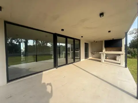 Casa en venta de 3 dormitorios con pileta
