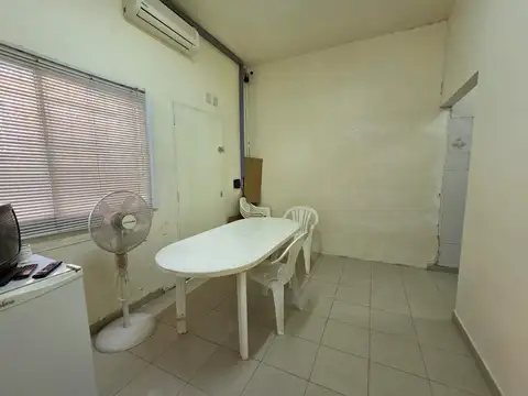 Oficina 11 ambientes con 2 baños