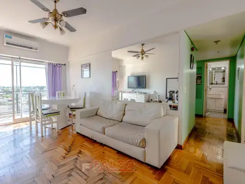 Departamento en Flores - 3 ambientes al frente con balcon  - cochera cubierta