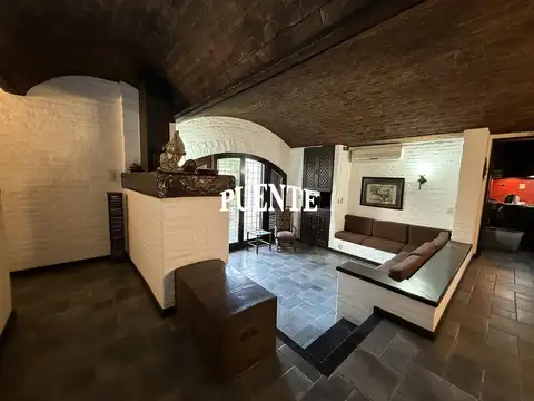 Casa en Venta con 8 cocheras