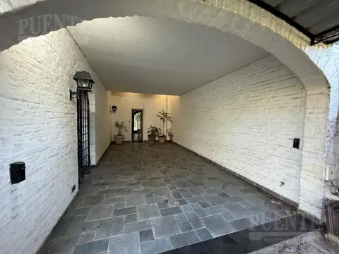 Casa en Venta con 8 cocheras