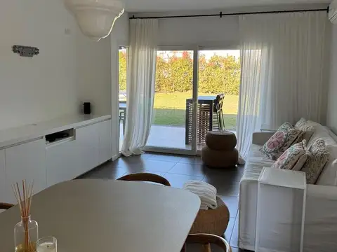 Casa en Alquiler Temporal con 1 cochera