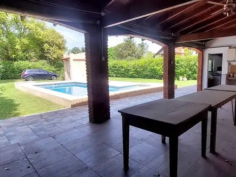 Los Cardos (entre 5ta Avenida y Los Sauces) 900