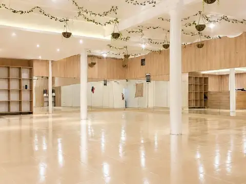 Venta salon multiespacio en el centro