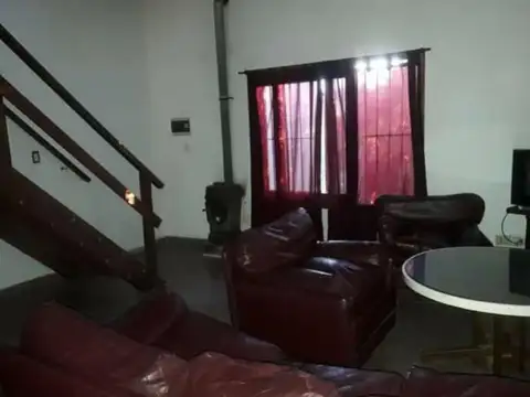 Casa en venta - 2 Dormitorios 1 Baño - Villa Gesell