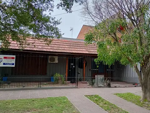 CASA  PERMUTA POR DEPARTARTAMENTO ESCALADA O LANUS