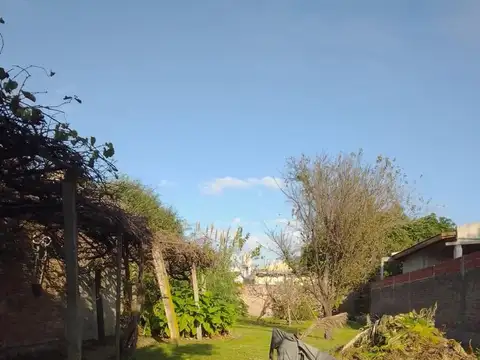 Amplio Terreno con Vivienda (a restaurar)