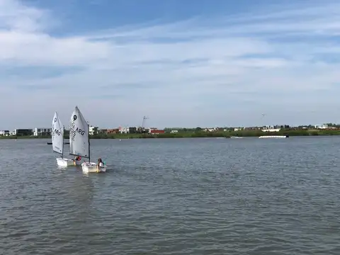 Excelente lote interno a la venta / Amarras 200