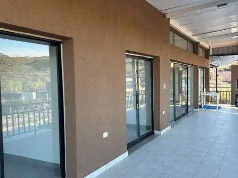 Casa 3 ambientes con 2 baños