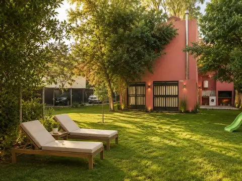 VENTA CASA 3 AMB CON PARQUE EN LA REJA