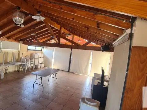 Oficina 13 ambientes con 8 baños