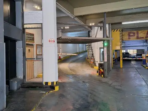 Cochera en Venta con acceso Ascensor