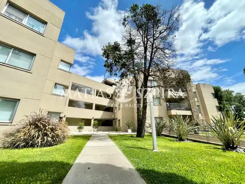 Departamento en venta, 3 ambientes PB con cochera en complejo. 