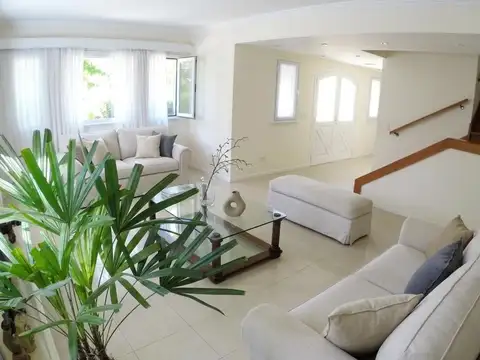 Casa 4 ambientes con 4 baños