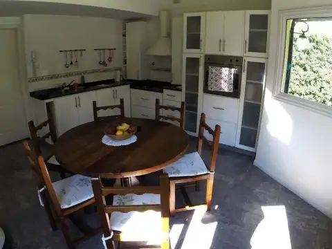 Casa en Alquiler con 1 cochera