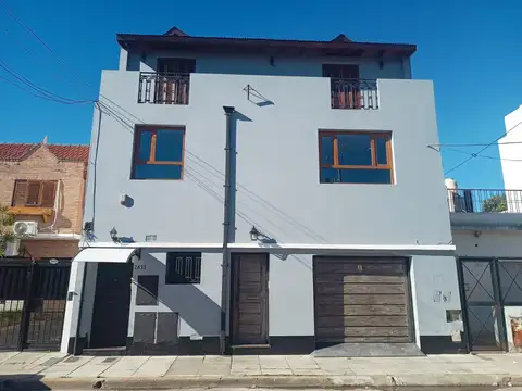 PH 6 DORM. - 4 BAÑOS - PATIO - PARRILLA - COCHERA - CABA