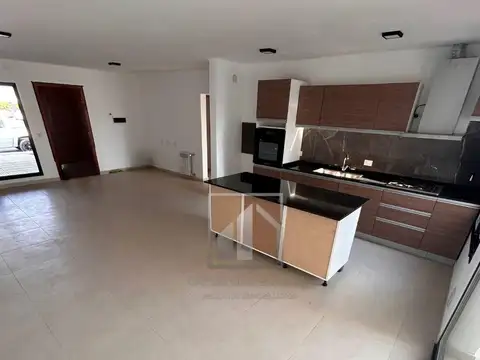 Casa 3 ambientes con 2 baños