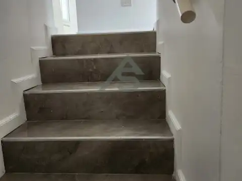 Casa en Alquiler con 3 cocheras