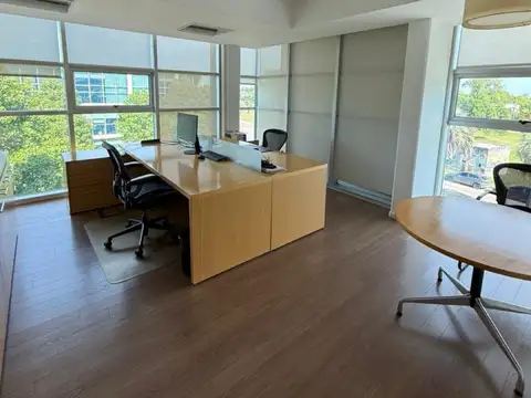 Oficina 5 ambientes con 2 baños