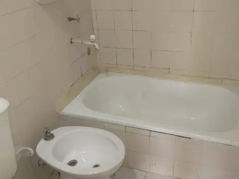 Donovan 600, Piso 2