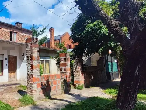 Casa en Venta 3 Dormitorios entre caminos, Villa Elisa