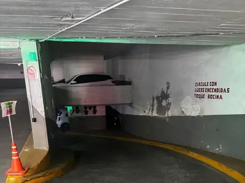 Cochera en Venta con acceso Ascensor