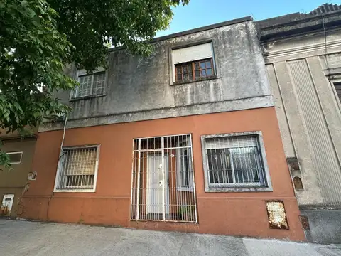 Casa en venta  5 ambientes con patio